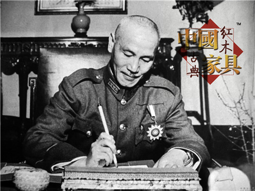 正在簽發(fā)手諭的蔣介石_副本