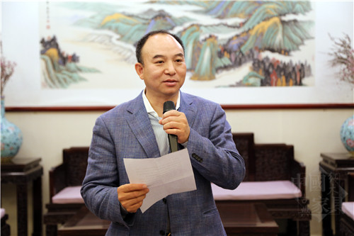 07、中國宮廷家具研究會(huì)執(zhí)行主席袁劍君致歡迎辭_副本