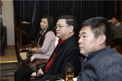 16、來自企業(yè)界的研究員認(rèn)真聽取學(xué)術(shù)界的聲音_副本