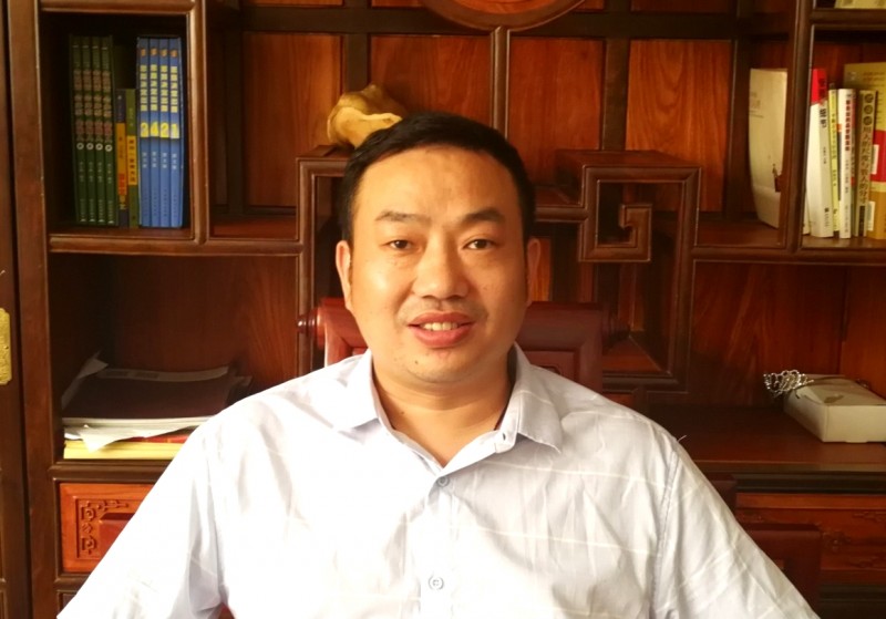 1、東源紅木總經(jīng)理施青嶺_看圖王